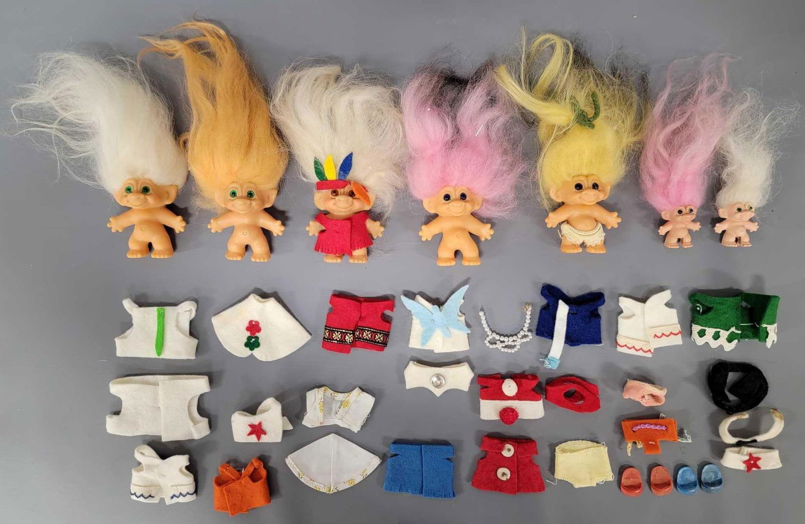 Five vintage Uneeda Wishniks Troll 3" two pencil topper: Five vintage Uneeda Wishniks Troll 3", two pencil topper Trolls, and clothing, flip flop sandals, necklace/tiara, etc.