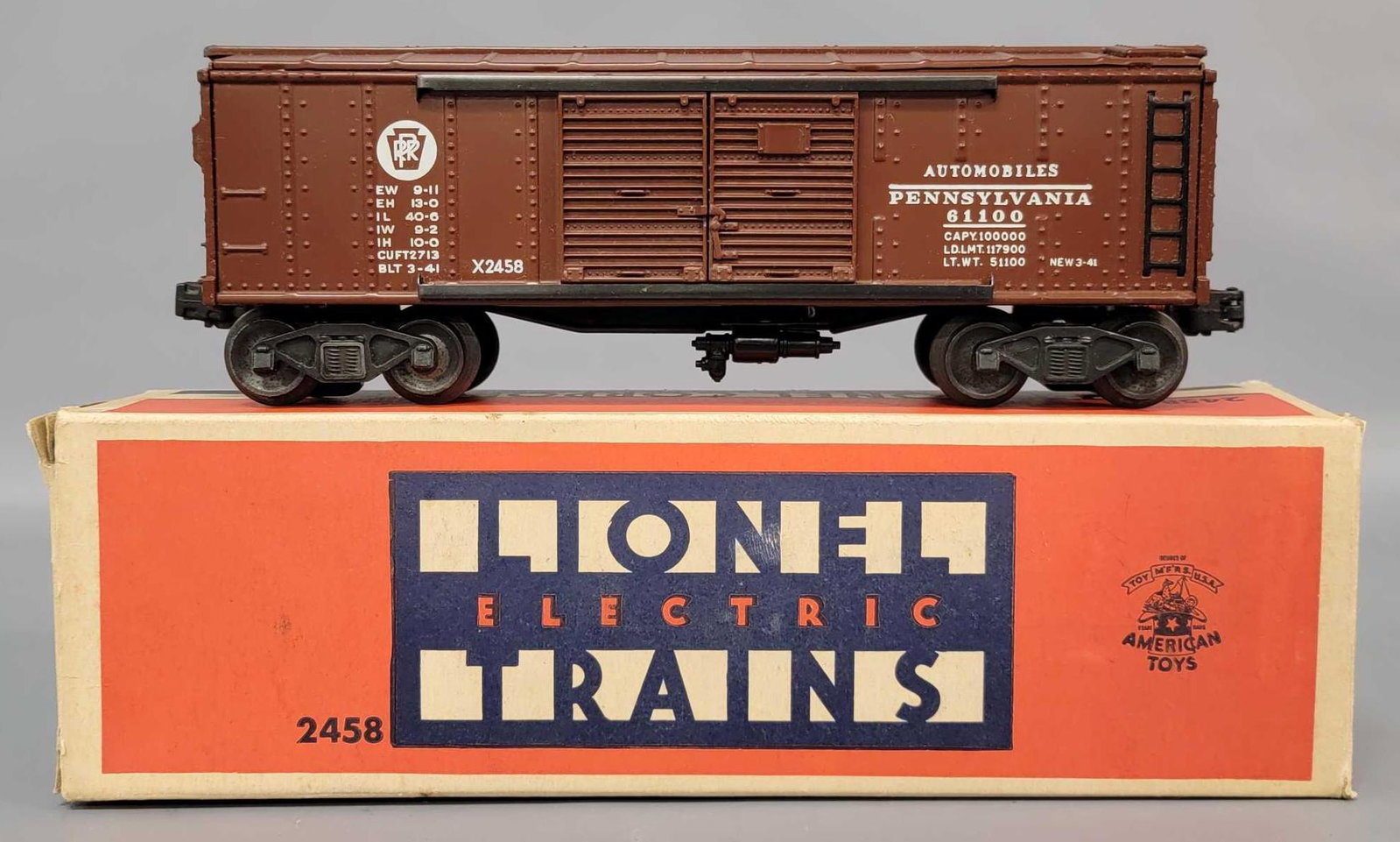 Postwar Lionel O gauge 2458 automobile car in original: Postwar Lionel O gauge 2458 automobile car in original box, C8. Box has a small tear to a tuck flap fold, otherwise very square and solid.