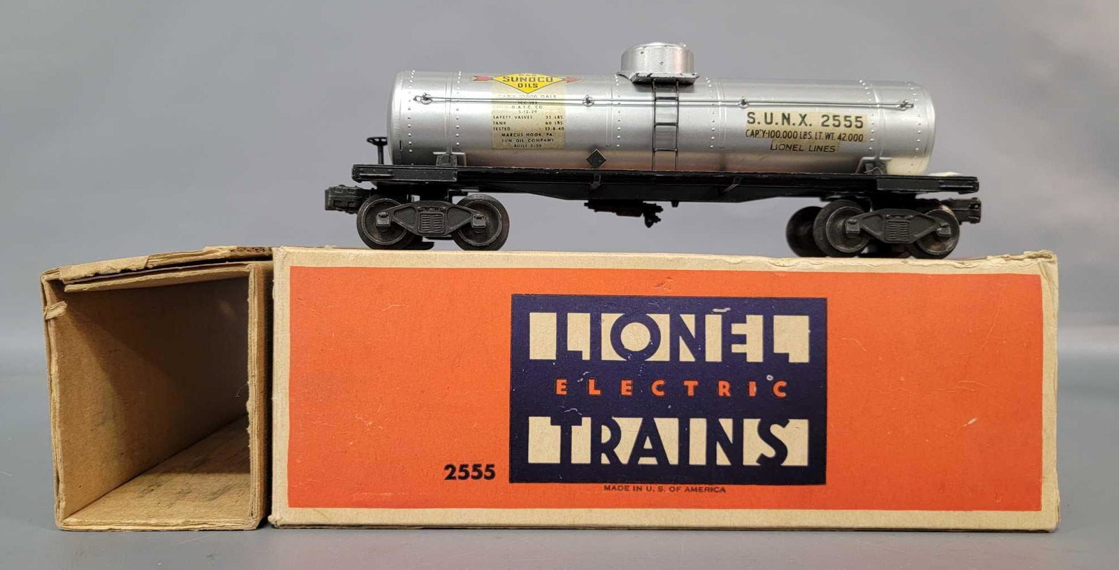 Postwar Lionel 2555 O gauge tank car in original box: Postwar Lionel O gauge 2555 Sunoco tank car in original box with insert and inspection slip. Frame is perfectly straight. Tank is clean and shiny, near perfect. Decals have normal age discoloration, o