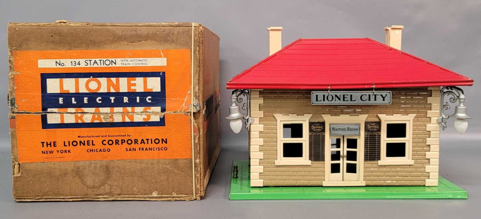 Prewar Lionel 134 station in original box: Prewar Lionel 134 station in original box, fantastic shiny clean station with some very small old touchups to the roof and a small amount of layout on a bottom edge of base, super strong C6. Box has l
