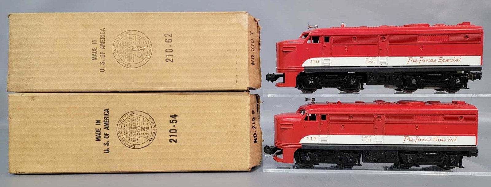 Lionel postwar O Alco diesel locomotive 210P and 210T: Postwar Lionel O gauge 210P and 210T The Texas Special diesel Alco A units in original boxes. Trains are super clean, C7 perfect pilots/skirts. Boxes show little wear, super square and solid.