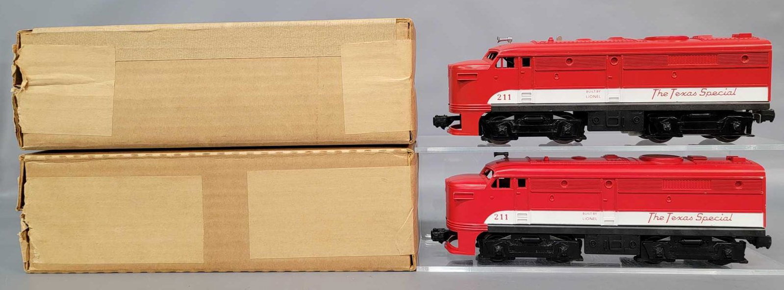Lionel postwar O Alco diesel locomotive 211P and 211T: Postwar Lionel O gauge 211P and 211T The Texas Special diesel Alco A units. Trains are unrun, 211P looks C8 and 221T looks C7. Both trains are super clean and shiny with very strong grades, perfect pi