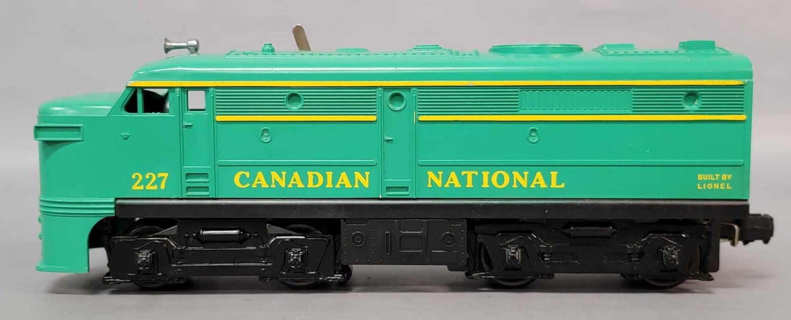 Unrun Lionel postwar O 227 Canadian National Alco: Unrun Lionel postwar O 227 Canadian National Alco diesel locomotive, C8+.
