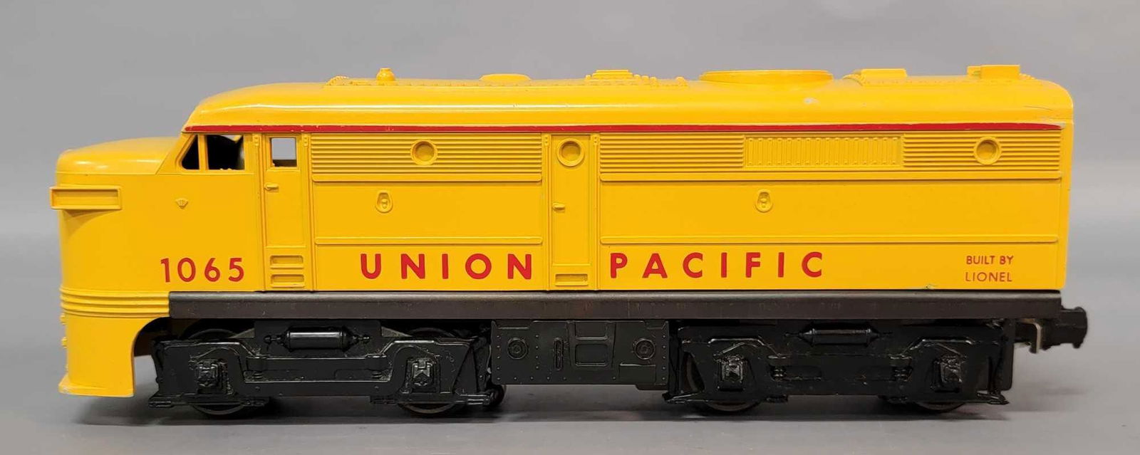 Lionel postwar O 1065 Union Pacific Alco diesel: Lionel postwar O 1065 Union Pacific Alco diesel locomotive, unit shows possibly a test run, otherwise C7+.