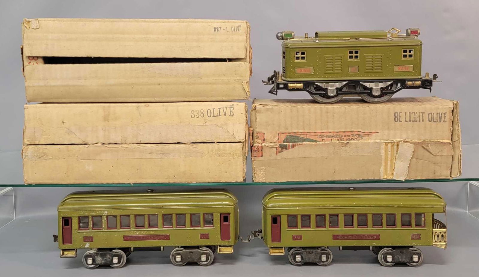 Boxed Lionel 347E 8E 337 Pullman 338 Observation L: Prewar Lionel Standard Gauge boxed 347E electric passenger outfit with 8E boxcab electric locomotive, 337 Pullman coach, and 338 Observation passenger cars, super nice C6. Train boxes have some missin