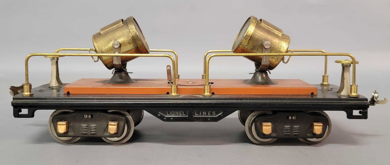 Prewar Lionel Standard Gauge 520 searchlight car with: Prewar Lionel Standard Gauge 520 searchlight car with brass trim and lamps, copper journals. Train should clean and polish to look better, C6.