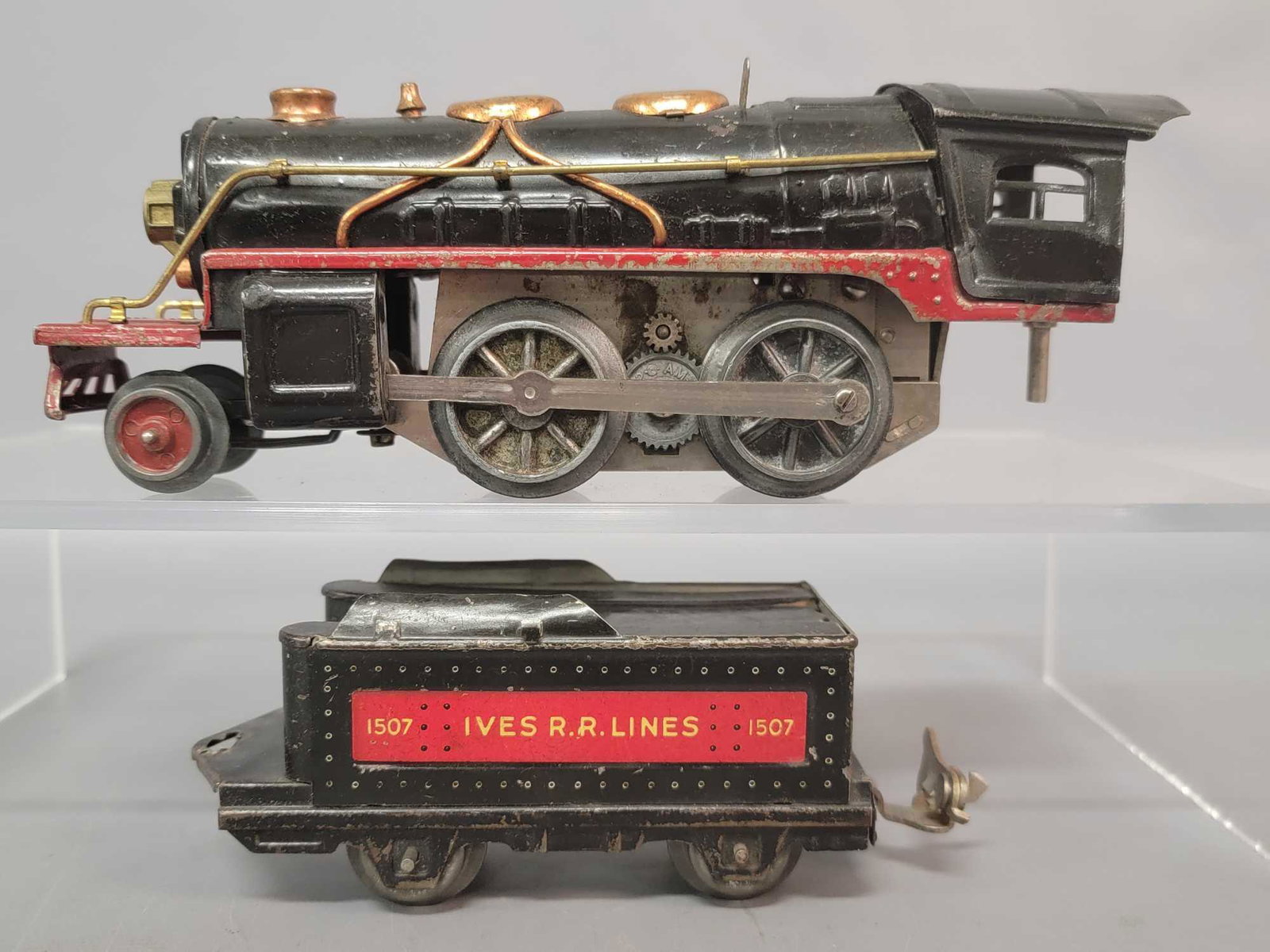 Prewar Lionel Ives transitional O gauge 1661E steam: Prewar Lionel Ives transitional O gauge 1661E steam locomotive and 1507 tender, lithographed tinplate train, C6.
