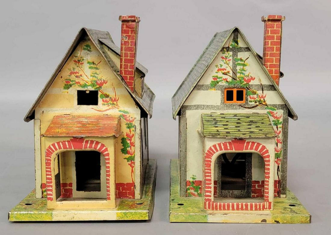 Two Lionel 184 tinplate bungalows: Two prewar Lionel 184 bungalows, very clean and shiny, C6+.