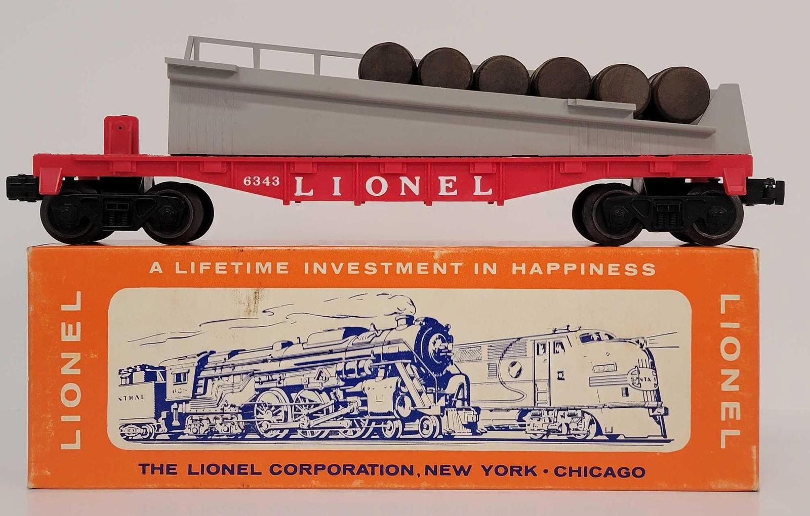 Postwar Lionel O gauge 6343 barrel ramp car in original: Postwar Lionel O gauge 6343 barrel ramp car in original box with barrels, unrun C9-10. Box is Brick