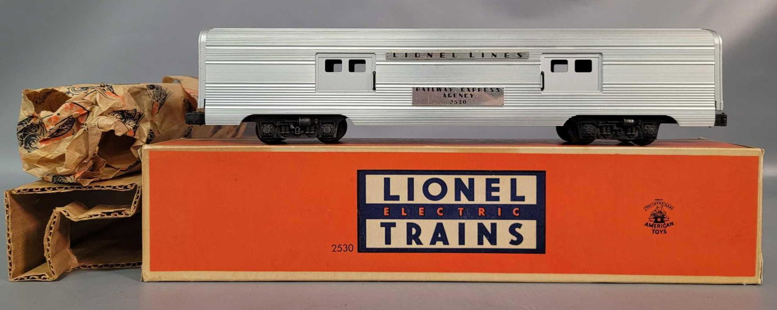 Postwar Lionel O gauge 2530 baggage car in original box: Postwar Lionel O gauge 2530 baggage car in original box, unrun C9-10 with inspection slip. Box has a little very minor wear, very square and solid with great insert. Wrapping paper is crisp and encase