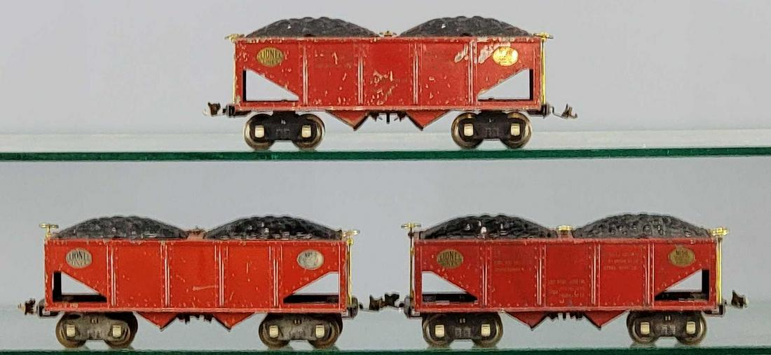 Lionel prewar standard gauge 516 hopper w/load and two: Lionel Prewar Standard Gauge 516 red hopper with coal loads, and two 516 C Red hoppers with lines of data and coal loads, C5.