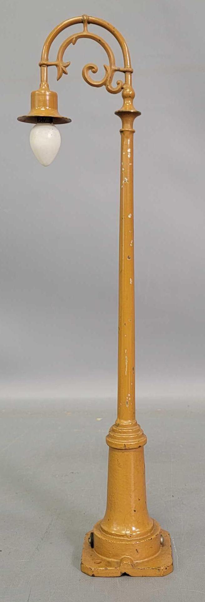 Lionel prewar standard gauge light brown 61 gooseneck (1 of 6)