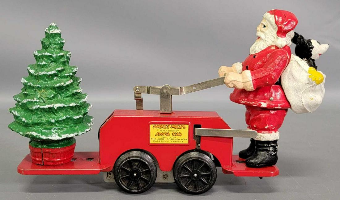 Lionel prewar O 1105 Mickey Mouse and Santa hand car: Lionel prewar O Mickey Mouse and Santa hand car, C7 with original key as seen in the photos.