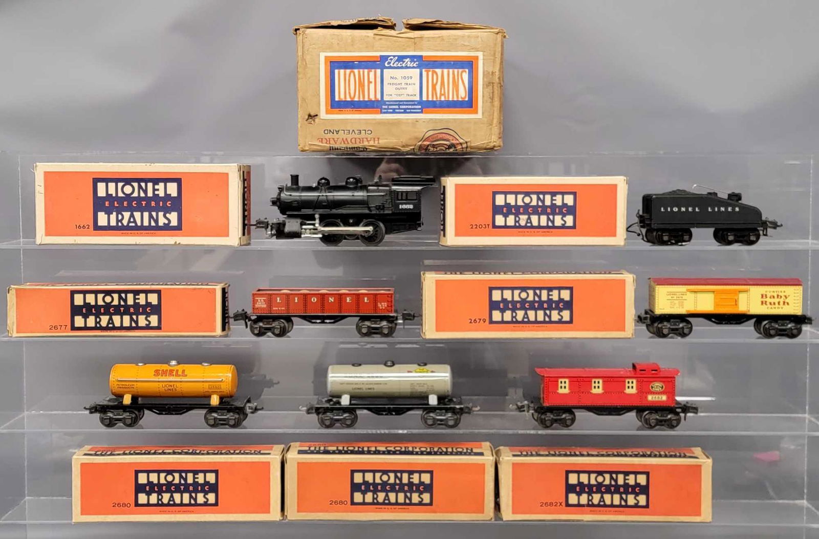 Boxed Lionel prewar O gauge steam freight set with tin (1 of 10)