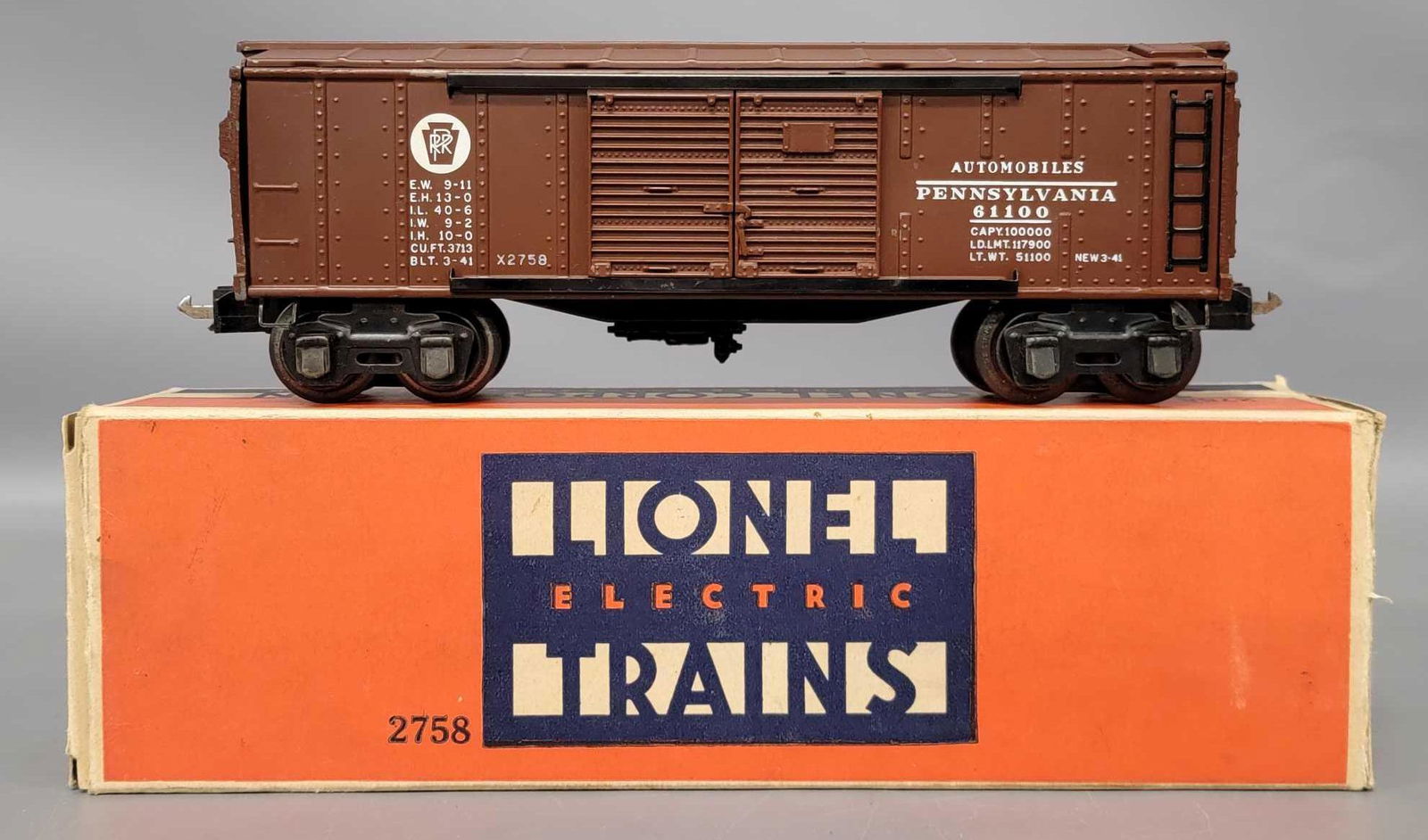 Lionel prewar O gauge 2758 double-door box car in (1 of 7)
