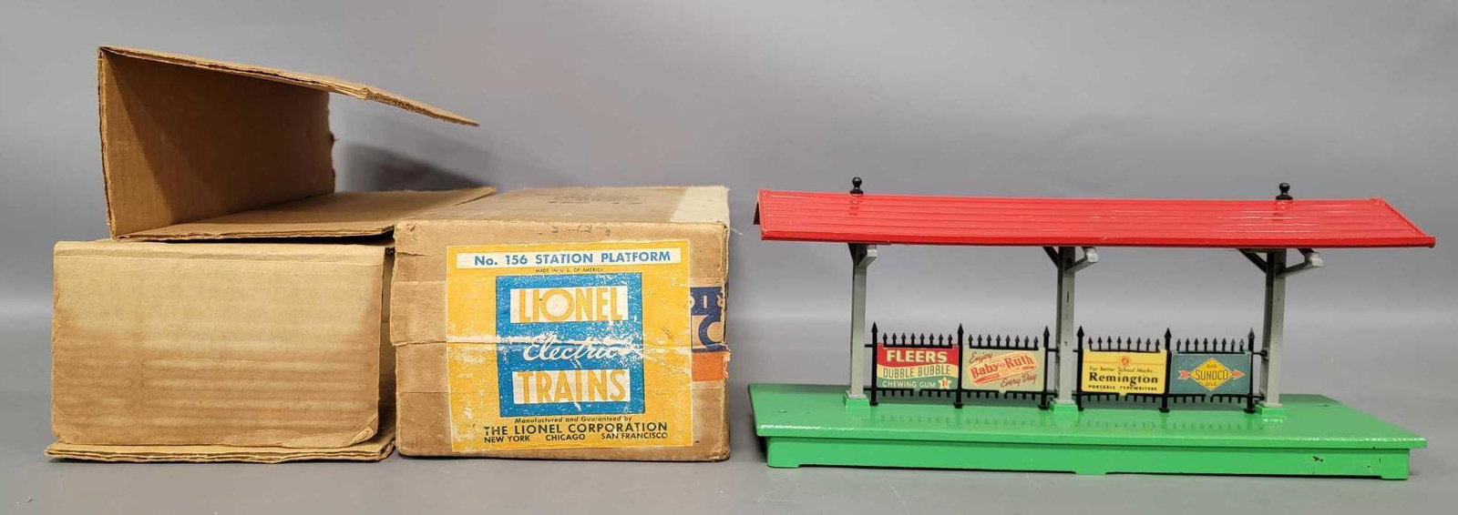 Lionel prewar O gauge 156 station platform in original (1 of 8)