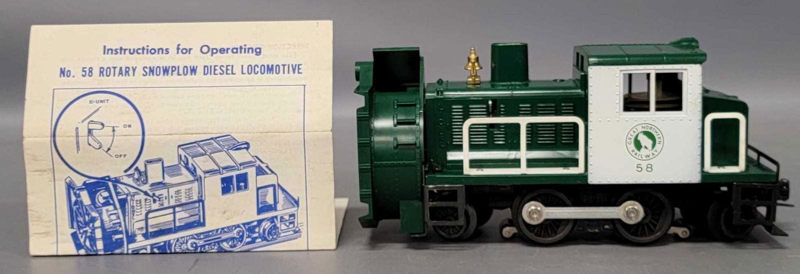 Mint unrun Lionel postwar O 58 Great Northern rotary (1 of 8)
