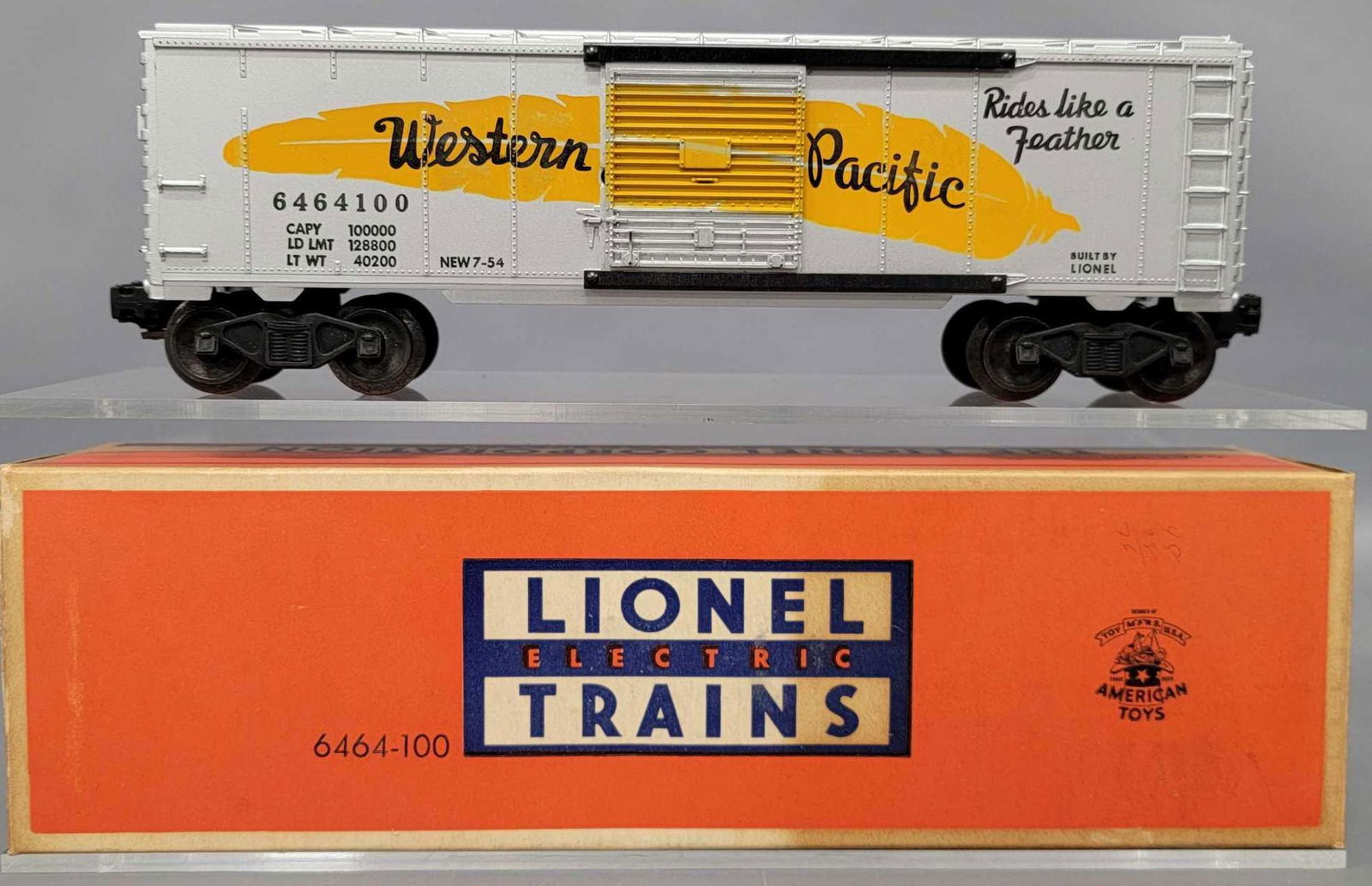 Unrun Lionel postwar O 6464-100 Western Pacific box car (1 of 6)