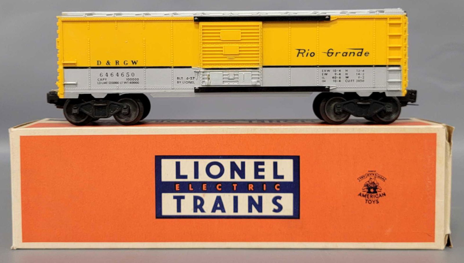 Unrun Lionel postwar O 6464-650 Rio Grande box car in (1 of 6)