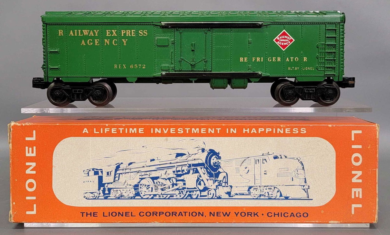 Mint unrun Lionel postwar O 6572 Railway Express Agency (1 of 6)