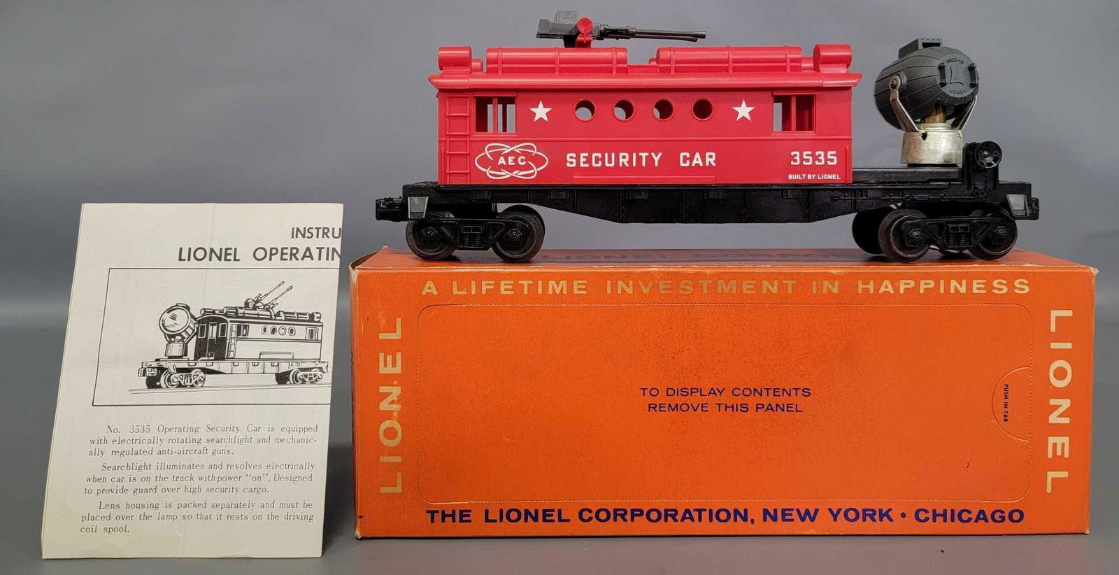 Unrun Lionel postwar O 3535 AEC security car with (1 of 8)