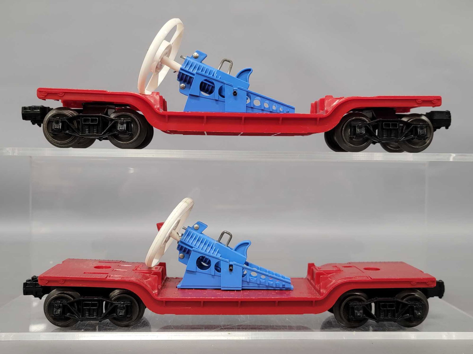 Two Lionel postwar O 3309 turbo missile launching cars: Two Lionel postwar O 3309 turbo missile launching cars, includes one red and one blood red, both show light run time and are C7.