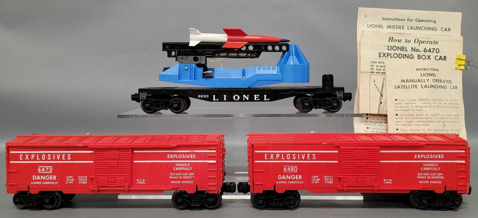 Unrun Lionel postwar O 6630 missile launching car plus (1 of 8)