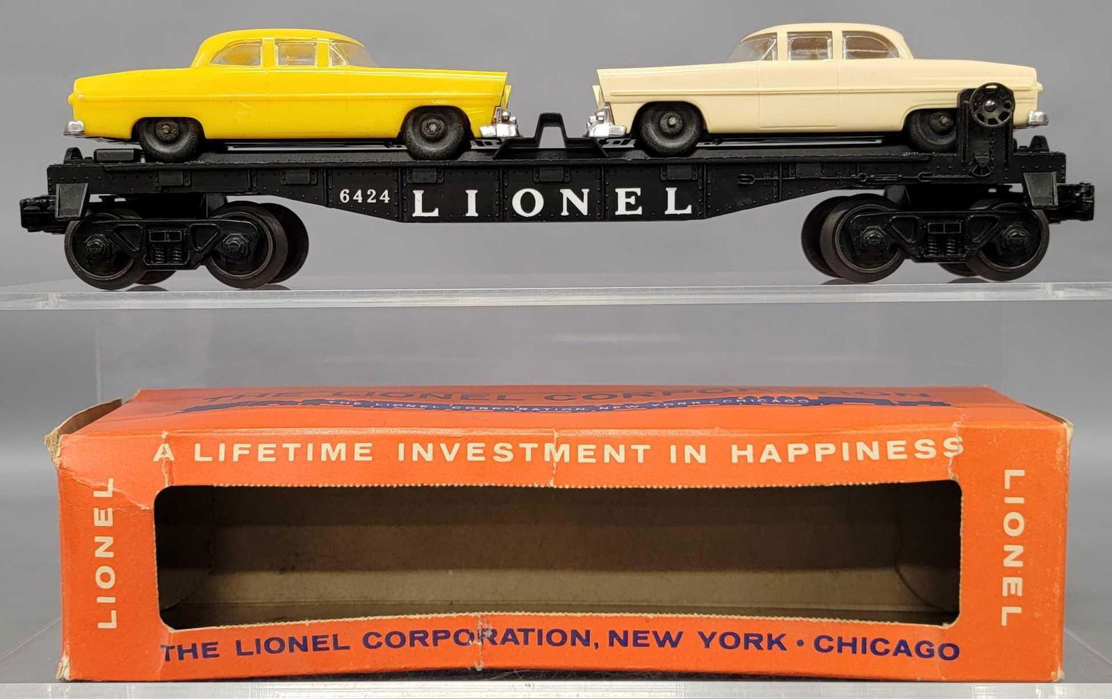 Lionel postwar O 6424-110 automobile flat car in (1 of 6)