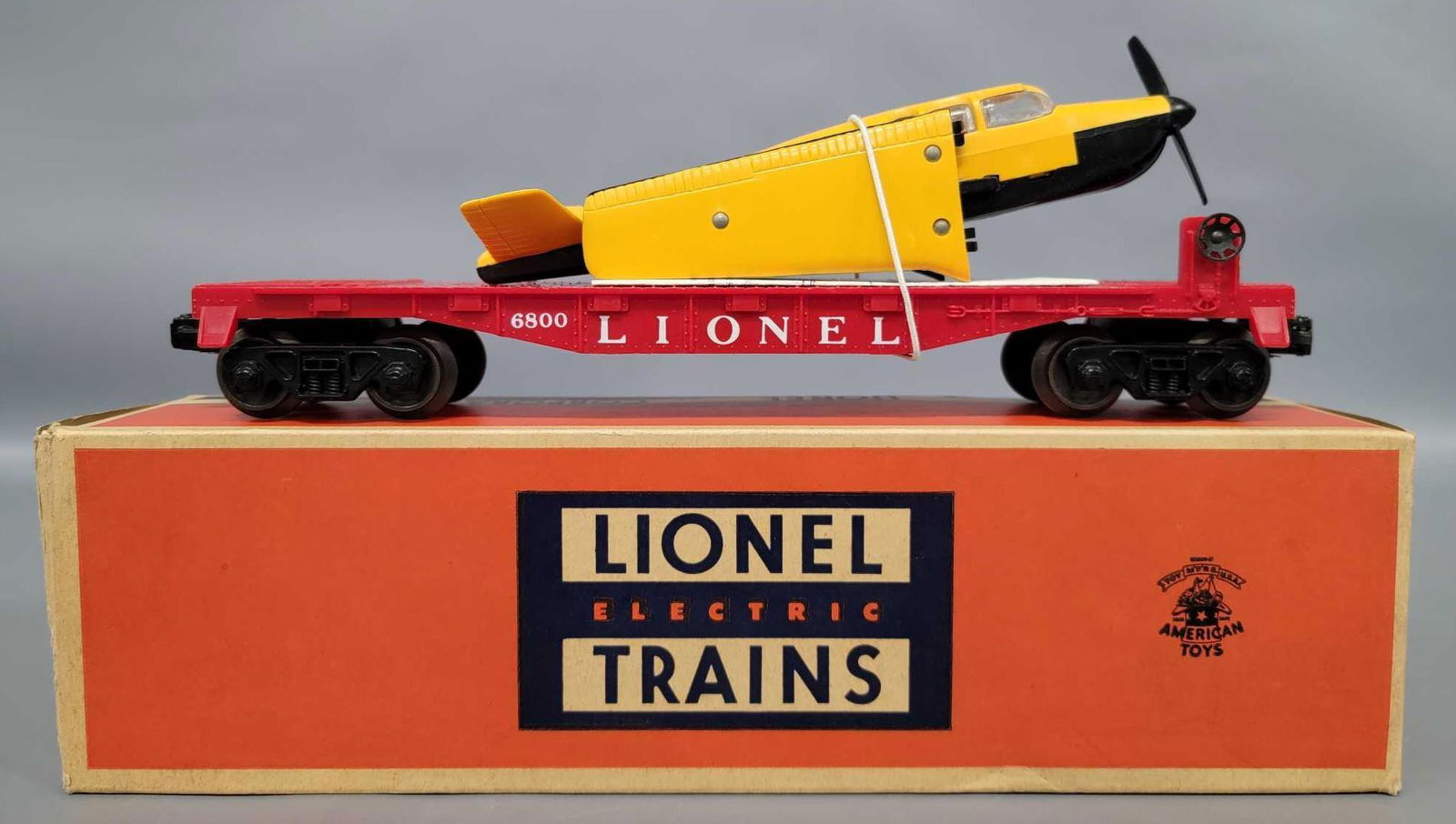 Lionel postwar O 6800 flat car with airplane in (1 of 8)