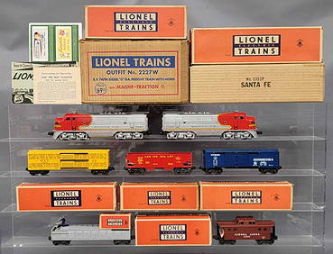 Fabulous unrun boxed Lionel postwar O 2227W Santa Fe (1 of 14)