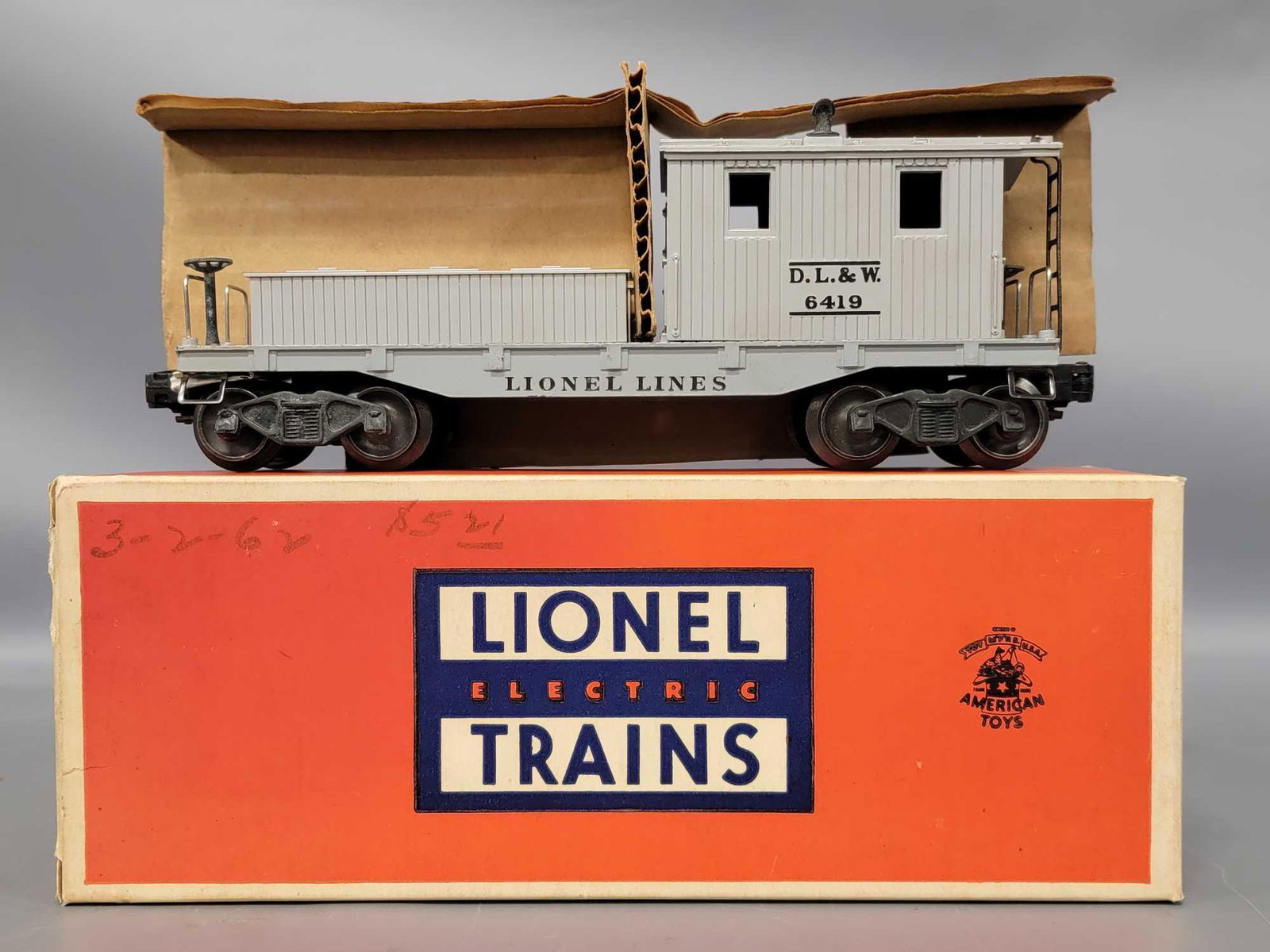 Lionel postwar O 6419-50 D.L. & W. work caboose in (1 of 8)