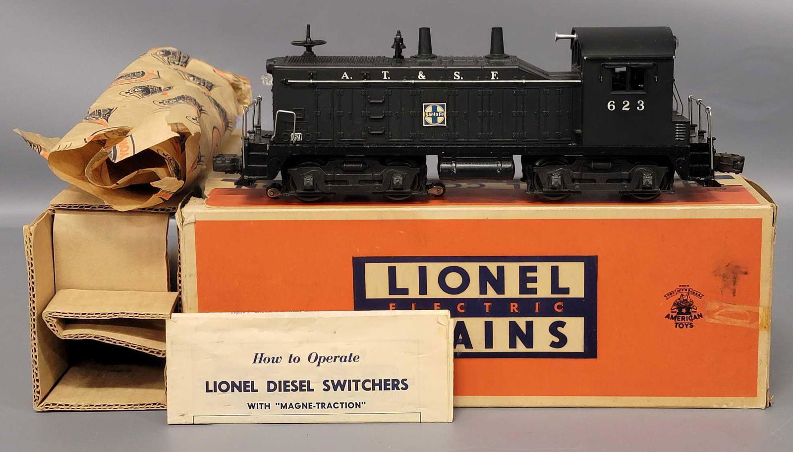 Lionel postwar O 623 A.T. & S.F. NW-2 diesel switcher (1 of 8)