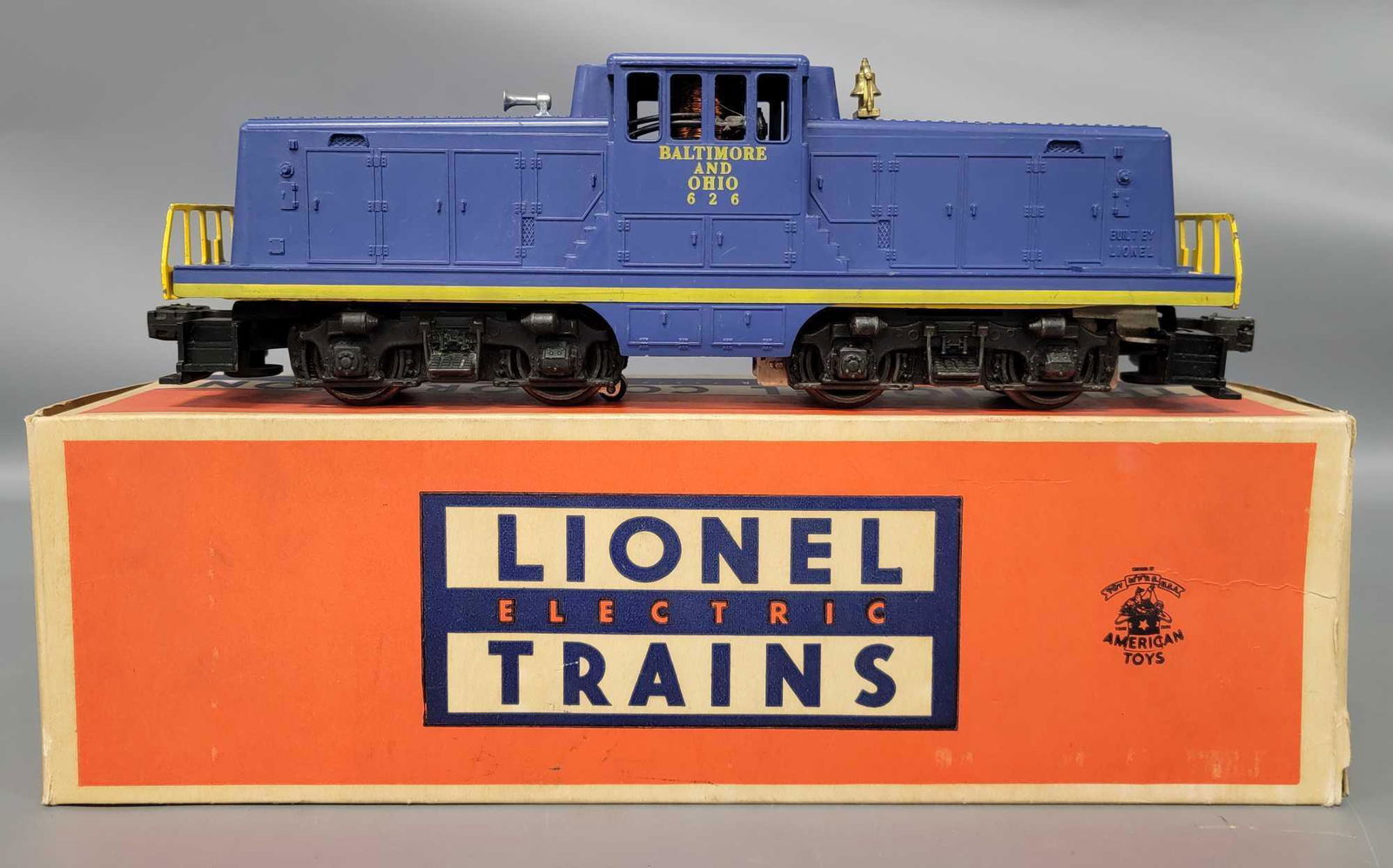 Lionel postwar O 626 B&O 44 ton switcher in original (1 of 6)