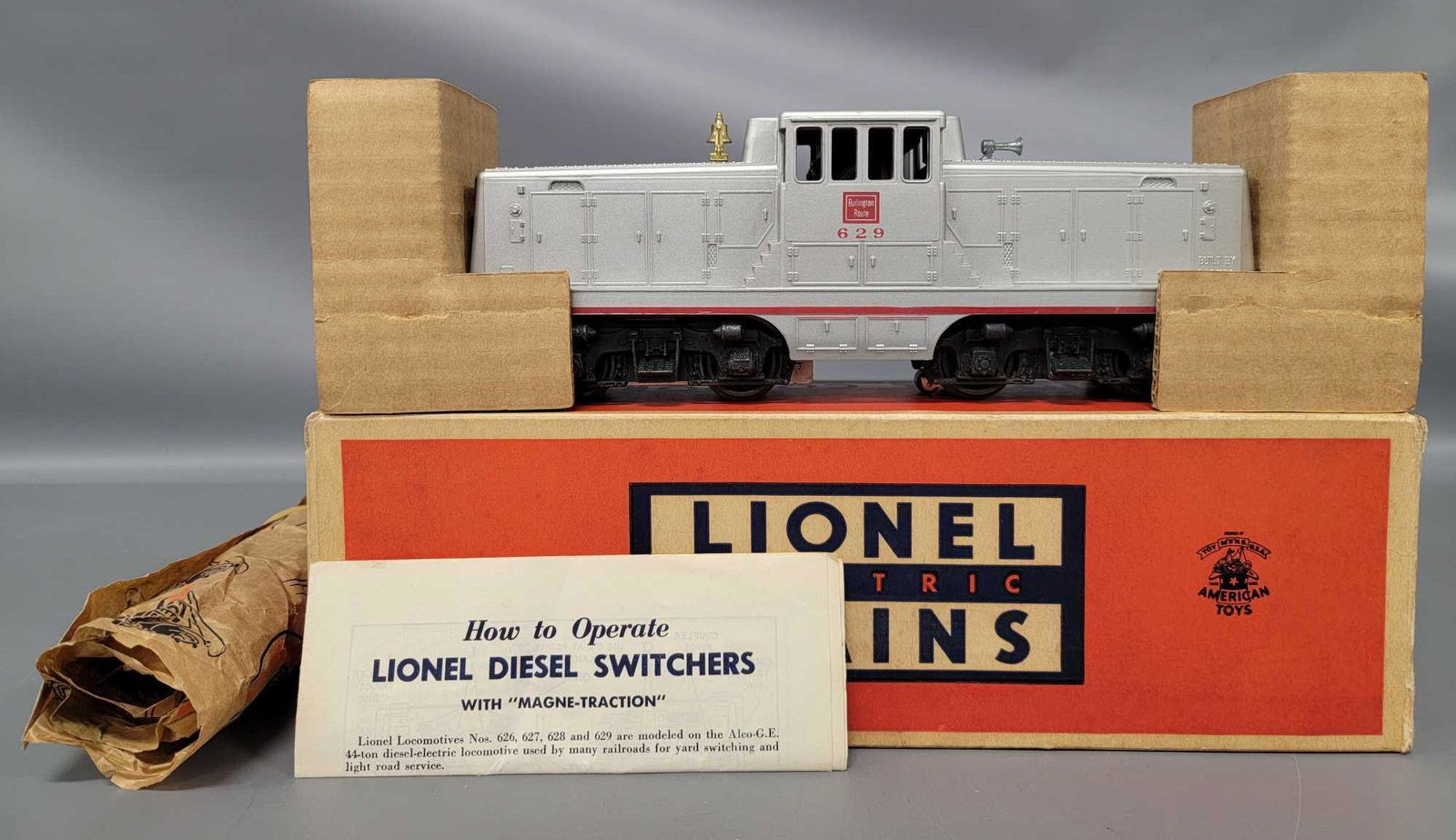 Lionel postwar O 629 Burlington 44 ton switcher in (1 of 8)