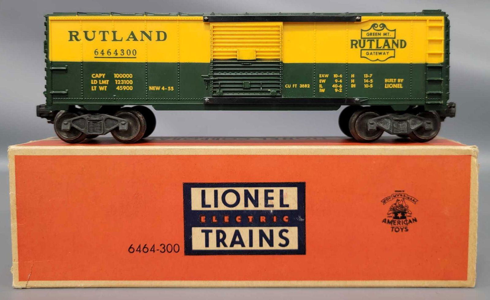 Lionel postwar O 6464-300 Rutland box car  conversation (1 of 7)