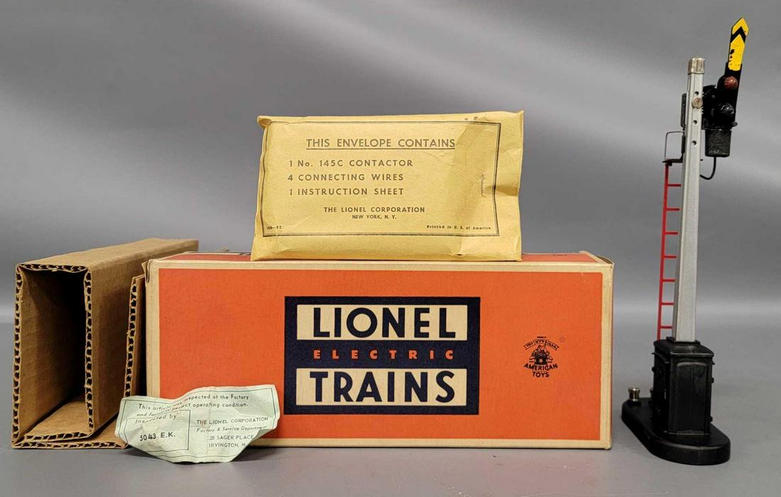 Mint Lionel postwar O 151 semaphore in original box (1 of 8)