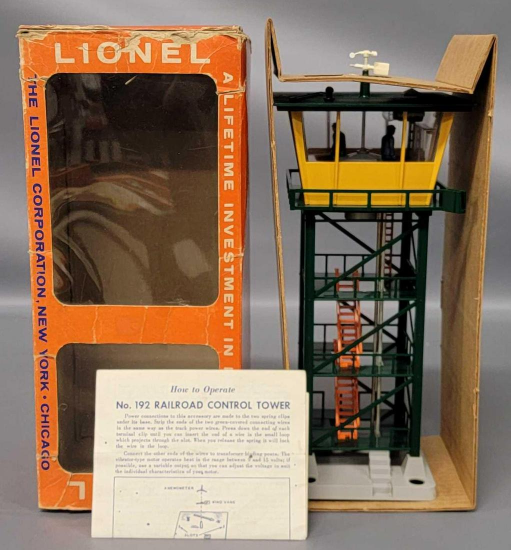 Lionel postwar O 192 railroad control tower in original (1 of 8)