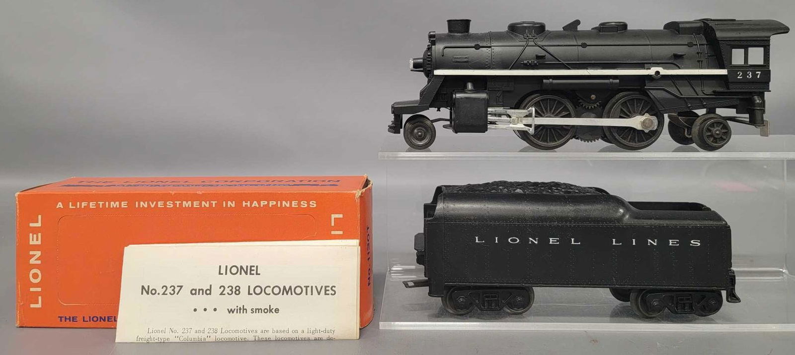 Lionel postwar O 237 steam locomotive with 1130T tender (1 of 9)
