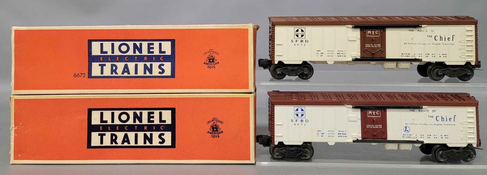 Two Lionel postwar O 6672 Santa Fe reefers in OBs (1 of 6)