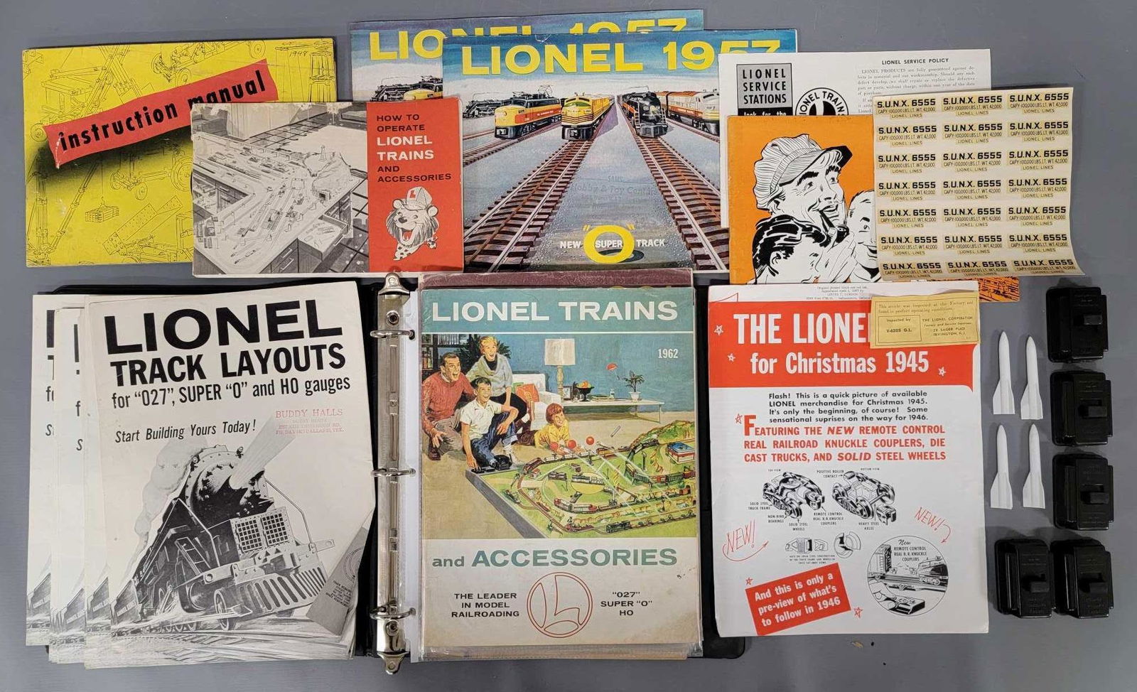 Mixed group of Lionel postwar O catalogs paper and (1 of 11)