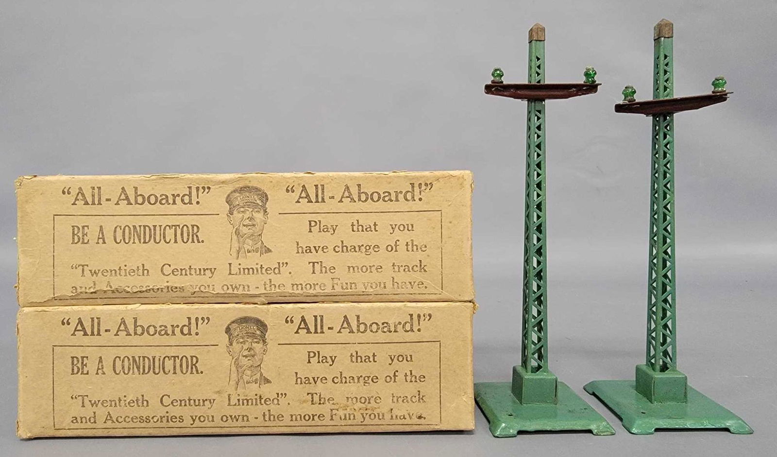 Two Lionel postwar O 60 telegraph posts in original (1 of 6)