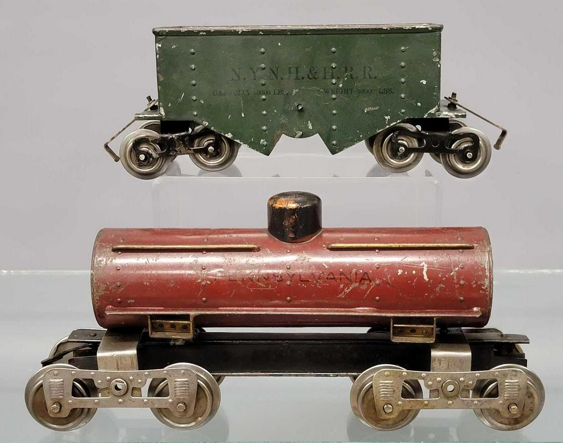 Lionel prewar 15 oil car and 116 ballast car: Lionel prewar 15 oil car and 116 ballast car. The oil car is missing a screw to hold the truck on and has some solder holding the body to the bolster, C4-5. the ballast car is green with black letteri