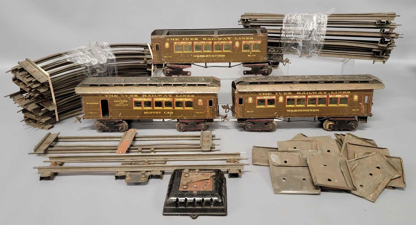 Ives gauge I 71 72 and 73 passenger cars plus track (1 of 12)