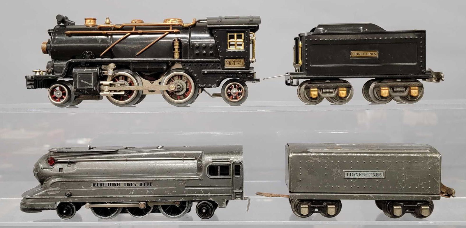 Two Lionel prewar O gauge steam locomotives with: Lionel prewar O gauge steam locomotives and tenders to include 262 with 262T tender. The locomotive is missing the pilot altogether, the tender is C7. Also includes 1668E with 1689T sheet metal tender