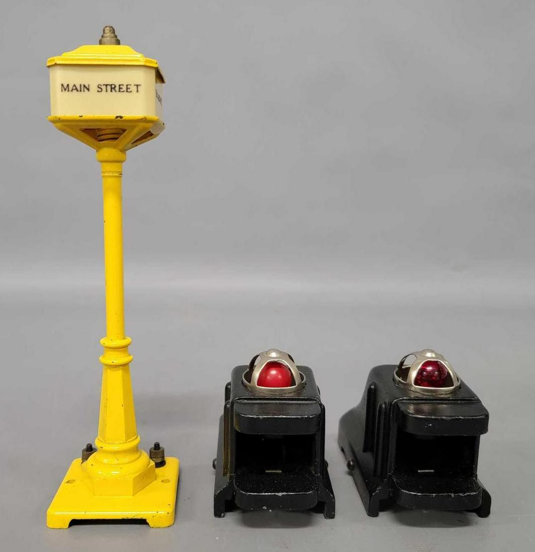 Lionel prewar O 1025 bumpers and 57 street lamp (1 of 6)