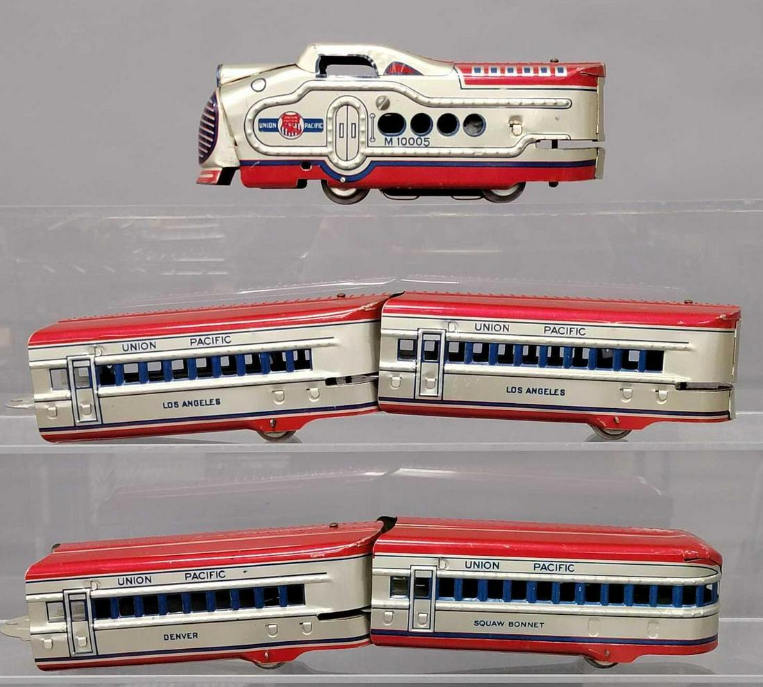 Marx silver Union Pacific M10005 articulated train set: Marx silver, red and blue Union Pacific M10005 articulated train set to include electric locomotive, Denver coach, two Los Angeles coaches and Squaw Bonnet observation cars, C7+.