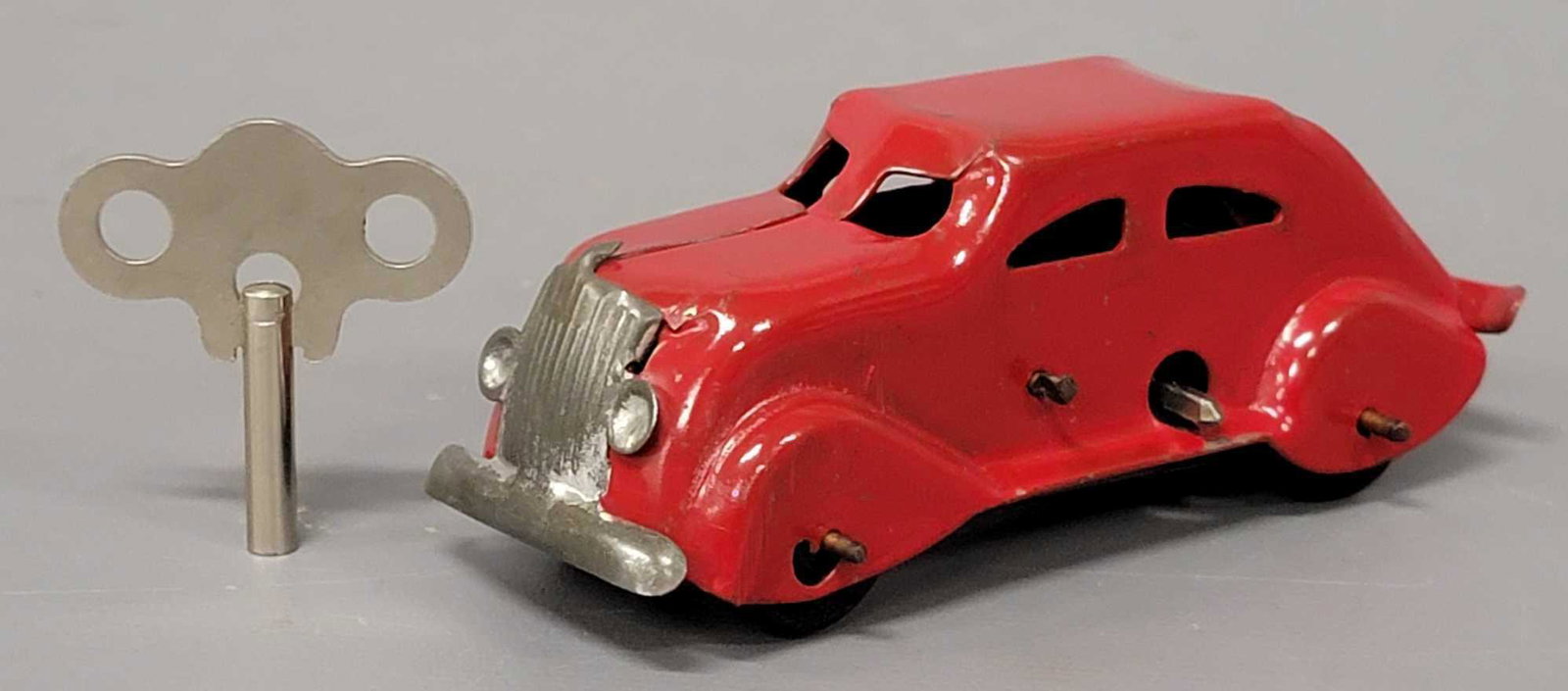 Marx O gauge Chrysler Airflow wind-up car: Marx O gauge Chrysler Airflow wind-up car, very nice car with clean working wind-up mechanism and key.