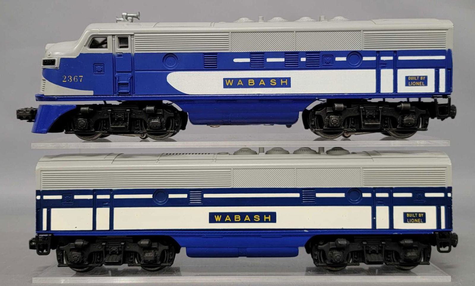 Lionel postwar O 2367 Wabash F3 diesel locomotive AB: Lionel postwar O 2367 Wabash F3 diesel locomotive AB set. The A unit has a repainted chassis that was done in a glossy blue. It looks fantastic but does not perfectly match the B unit, the A unit shel