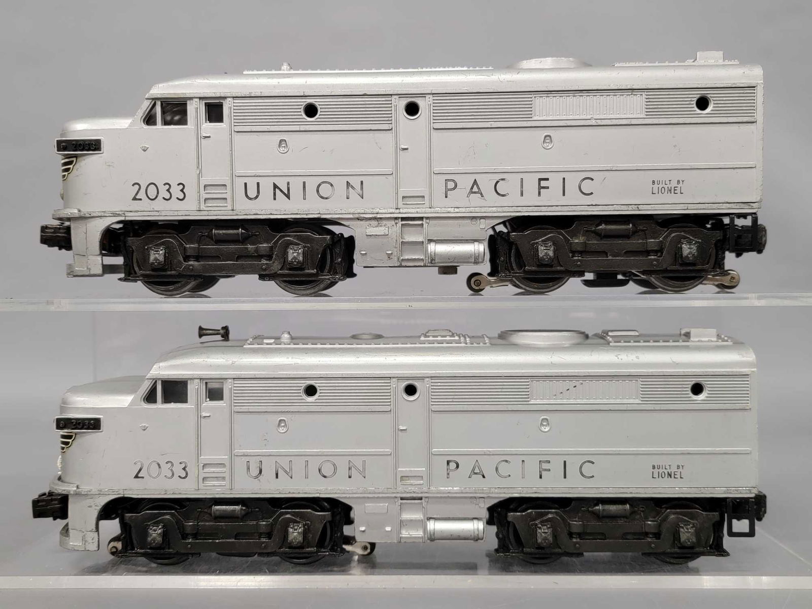 Lionel postwar O 2033 Union Pacific Alco FA AA set (1 of 6)