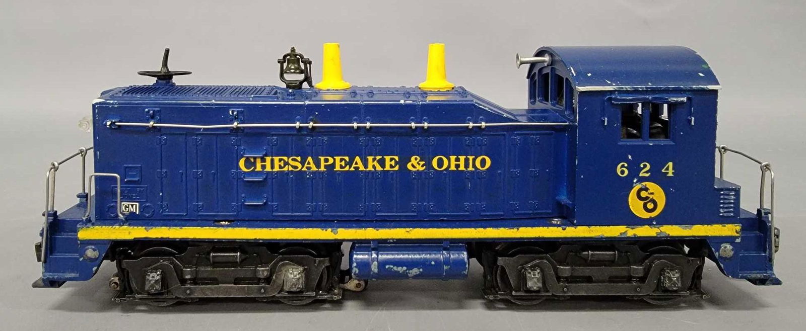 Lionel postwar O 624 C&O NW-2 diesel switcher (1 of 6)